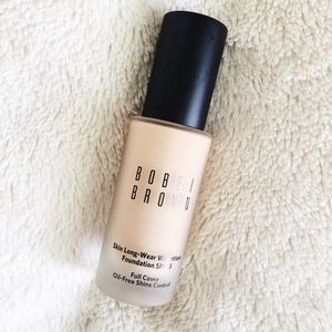 BOBBI BROWN || Skin Longwear Weightless Foundation